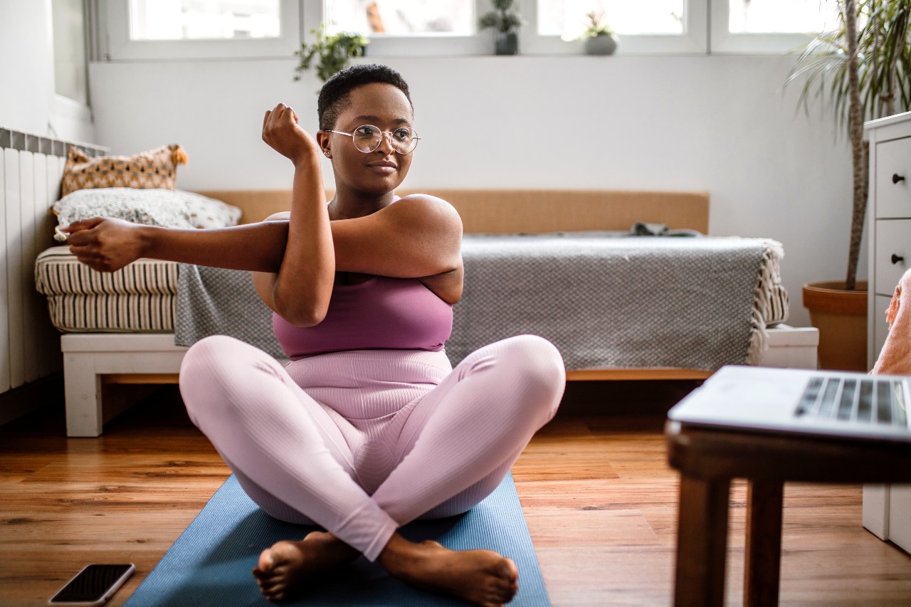 https://www.jeffersonhealth.org/content/dam/health2021/images/photos/stock/people/non-clinical/young-woman-doing-stretches-at-home.jpg